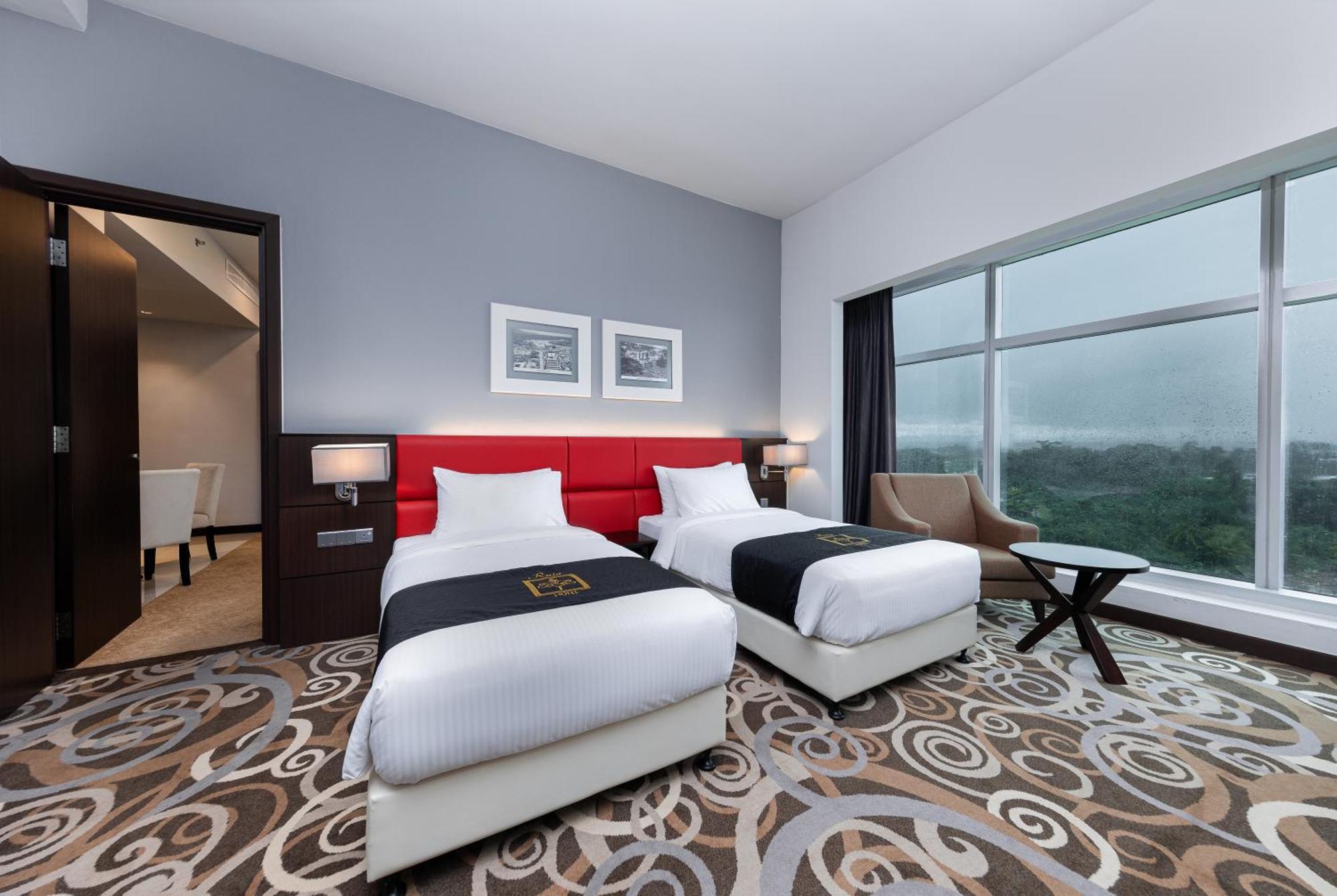 Raia Hotel & Convention Centre Кучінг Екстер'єр фото