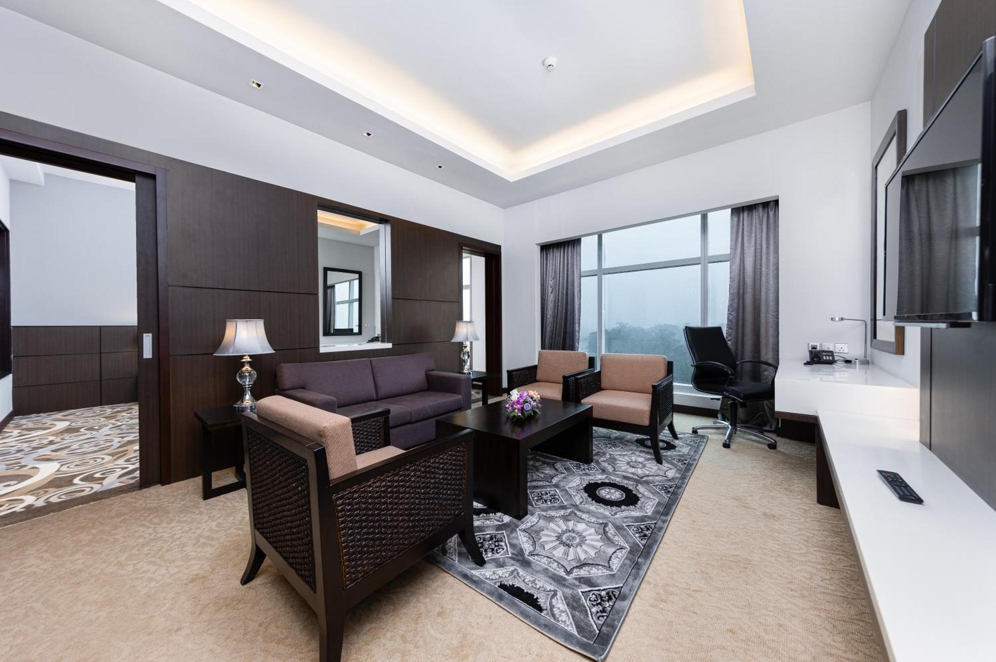 Raia Hotel & Convention Centre Кучінг Екстер'єр фото